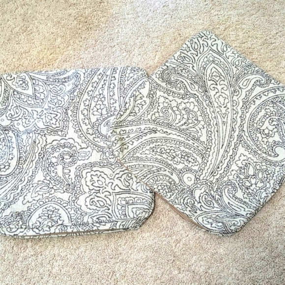 Brand New - (2) La-Z-Boy 18x18 Accent Pillow Covers Paisley Motif - Picture 2 of 14